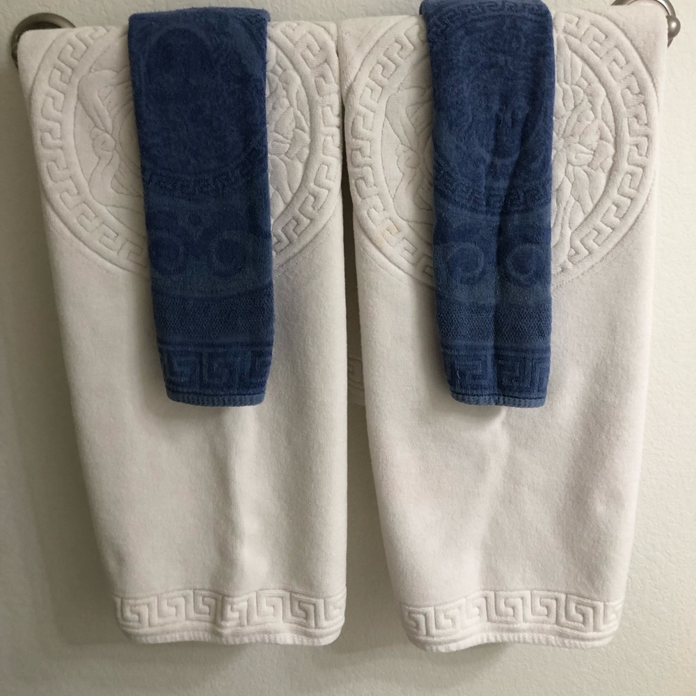 100% Authentic Versace towels.